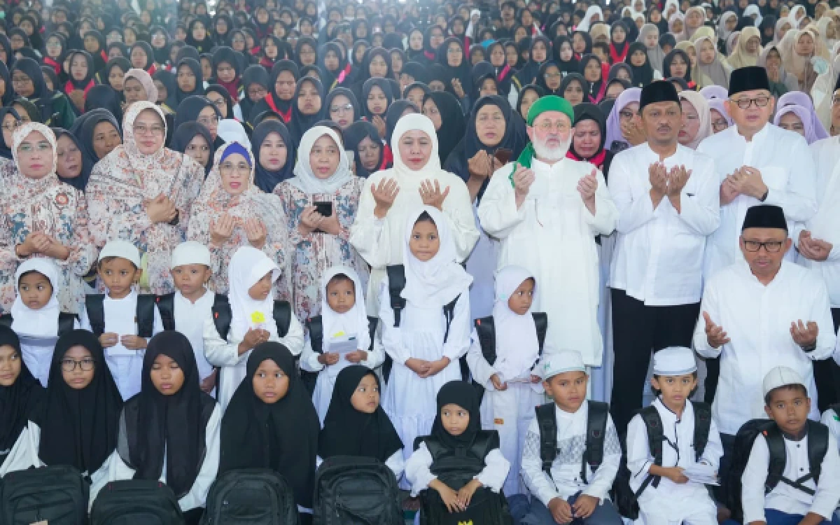Thumbnail Berita - Jelang Hari Jadi ke-81 Jawa Timur, Gubernur Khofifah Gelar Doa Bersama di Masjid Nasional Al-Akbar Surabaya
