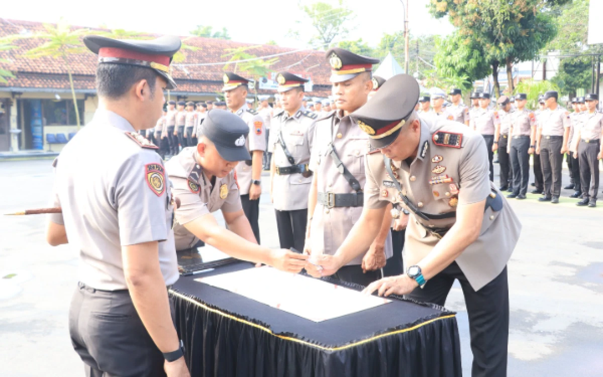 Thumbnail Mutasi Besar di Polres Tegal, Sejumlah Pejabat Berganti Posisi