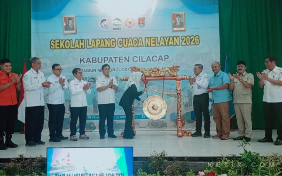 Foto SLCN di Cilacap dibuka secara resmi oleh Anggota Komisi B DPR RI, Novita Wijayanti ditandai dengan pemukulan gong. (Foto: Nani Eko/Ketik.com)