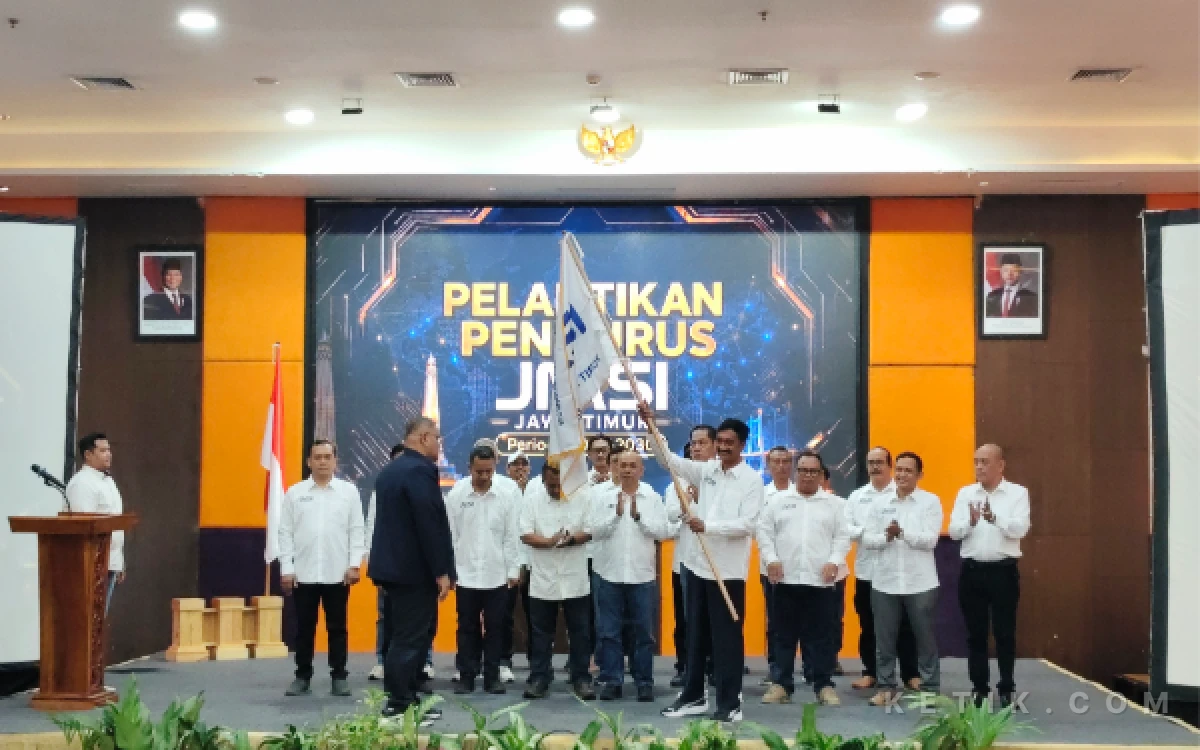 Thumbnail Berita - Pengurus JMSI Jatim 2025-2030 Resmi Dilantik, Ketua Umum Ingatkan Pers Junjung Tinggi Profesionalitas