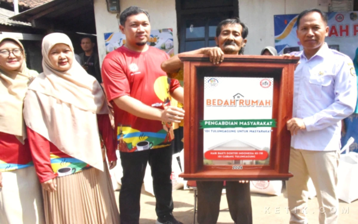 Thumbnail Berita - Plt Bupati Tulungagung dan IDI Bedah Rumah Warga Kurang Mampu pada Hari Bakti ke-118