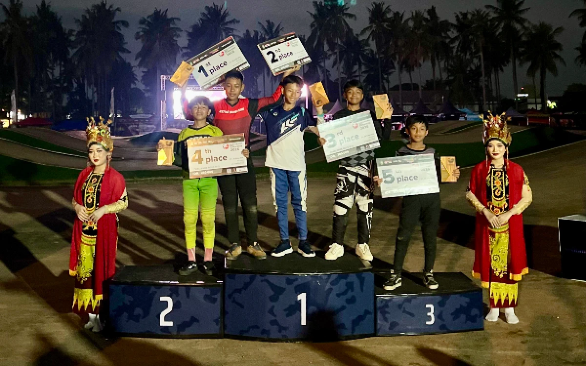 Thumbnail Berita - Borong Piala, AKF Kota Batu Tampil Gemilang di Banyuwangi BMX Supercross 2026
