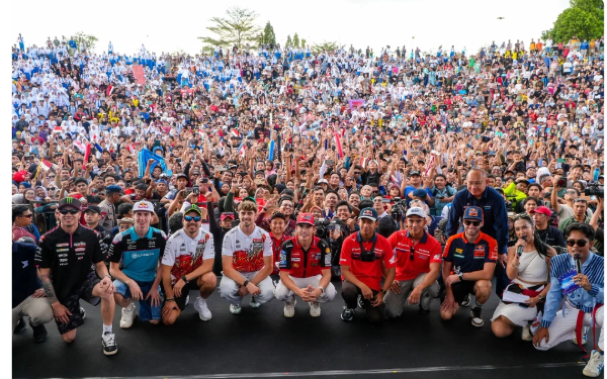 Thumbnail Berita - Ribuan Warga Mataram Antusias Sambut Marquez, Veda Ega sampai Mario Aji di Riders Parade MotoGP 2026