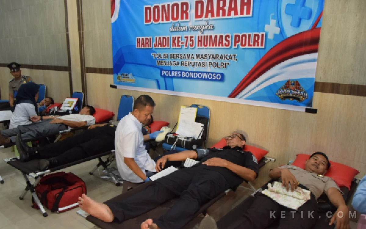 Thumbnail Berita - Polres Bondowoso Himpun 41 Kantong Darah pada HUT Ke-75 Humas Polri, Sinergi TNI-Polri dan Media Menguat