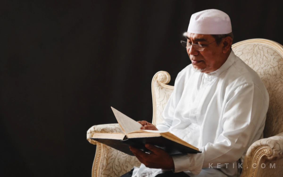 Thumbnail Berita - Jejak Besar Dr. Muhammad Kasuba, Dari Transformasi Kawasi hingga Hilirisasi Obi di Halmahera Selatan