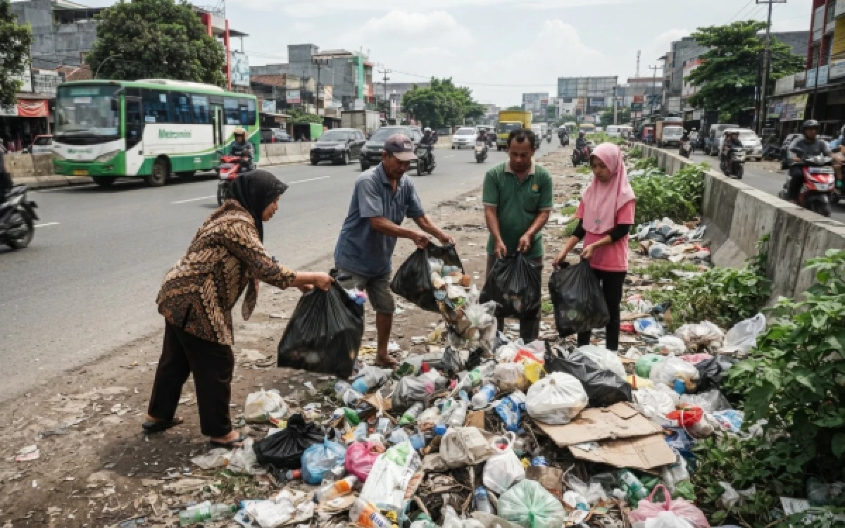 Thumbnail Berita - DLH Lebak Catat 12 Lokasi TPS Liar, Pembersihan Dilakukan Bergilir Setiap Tujuh Hari