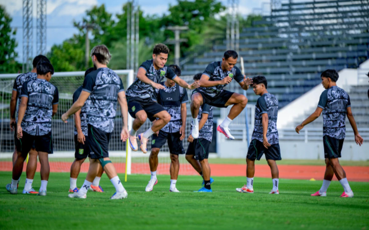 Thumbnail Berita - TC di Thailand Tuntas, Pelatih Fisik Beberkan Kondisi Terbaru Pemain Persebaya