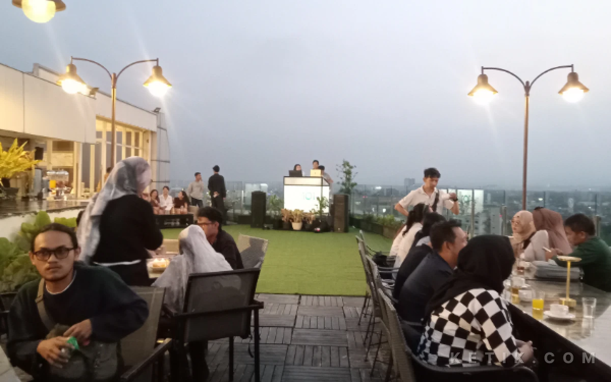 Thumbnail Berita - Sambil Nikmati Sunset Tertinggi di Kota Malang, THE 1O1 Malang OJ Luncurkan Sunset Chill DJ