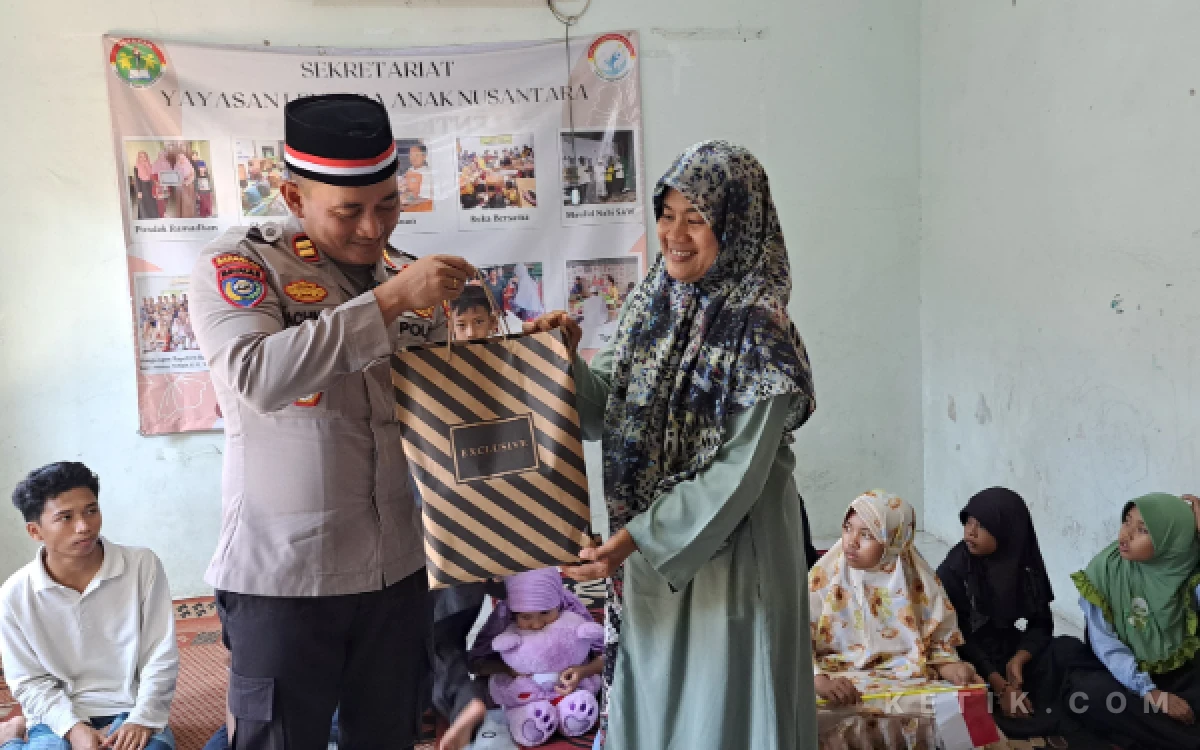 Thumbnail Berita - Satbinmas Polres Situbondo Bagikan Paket Sembako dan Mushaf Al-Qur'an di Yayasan Lentera Anak Nusantara
