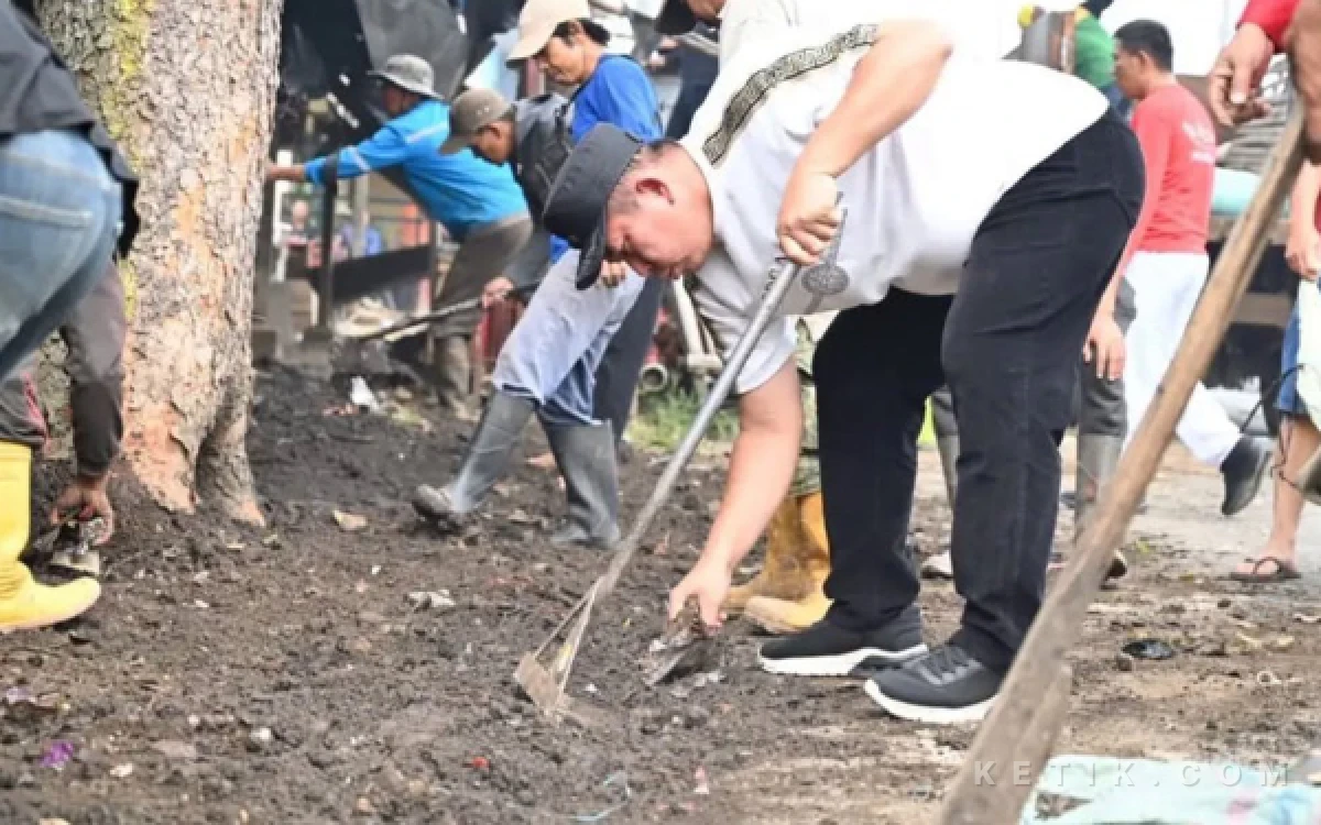 Thumbnail Berita - Wako Gerak Cepat Cegah Banjir, Drainase PTM Nendagung Dibersihkan