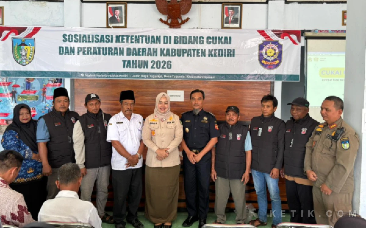 Thumbnail Berita - Satpol PP dan Bea Cukai Kediri Berkolaborasi Edukasi Warga Kandangan, Perangi Peredaran Rokok Ilegal