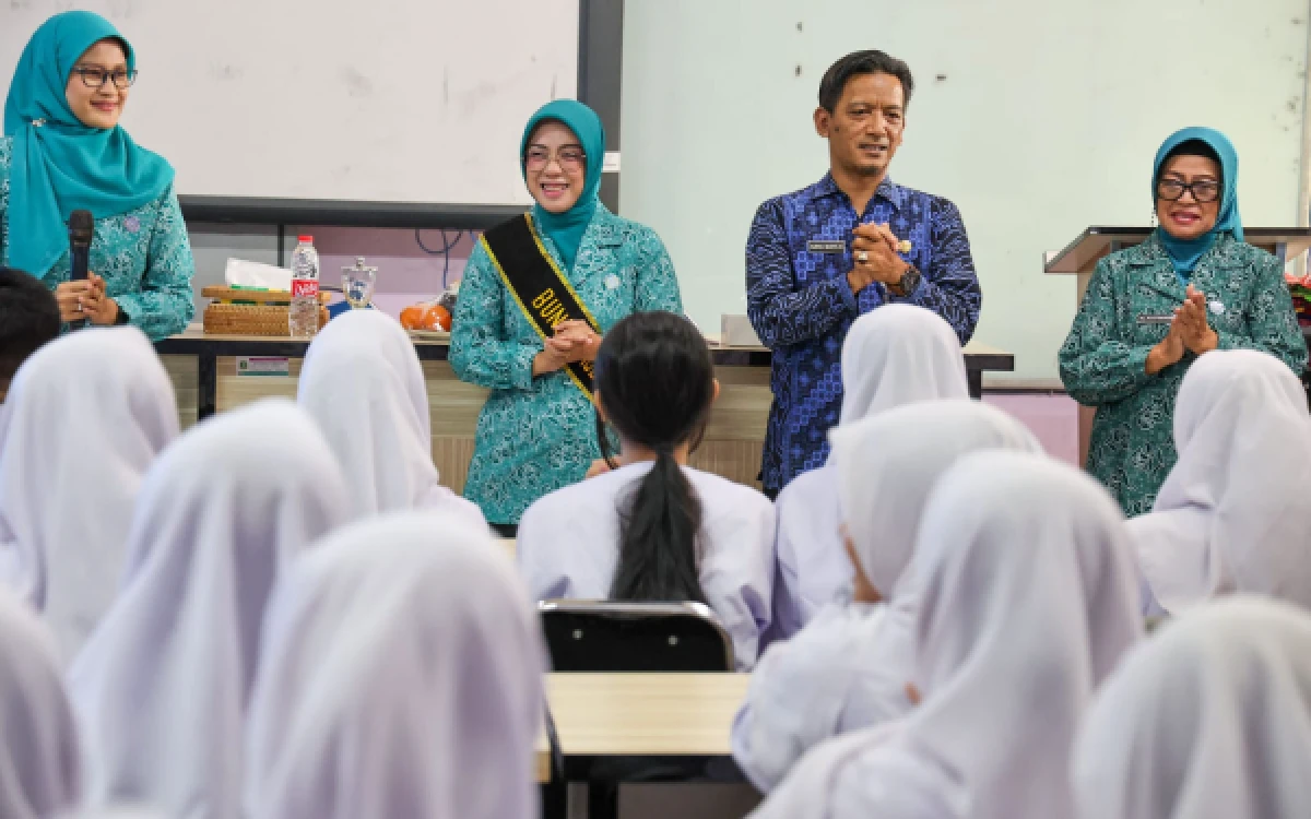 Thumbnail Berita - Tinawati Andra Soni Ajak Siswa SMKN 1 Tangsel Bijak Bermedsos dan Berani Bermimpi Besar