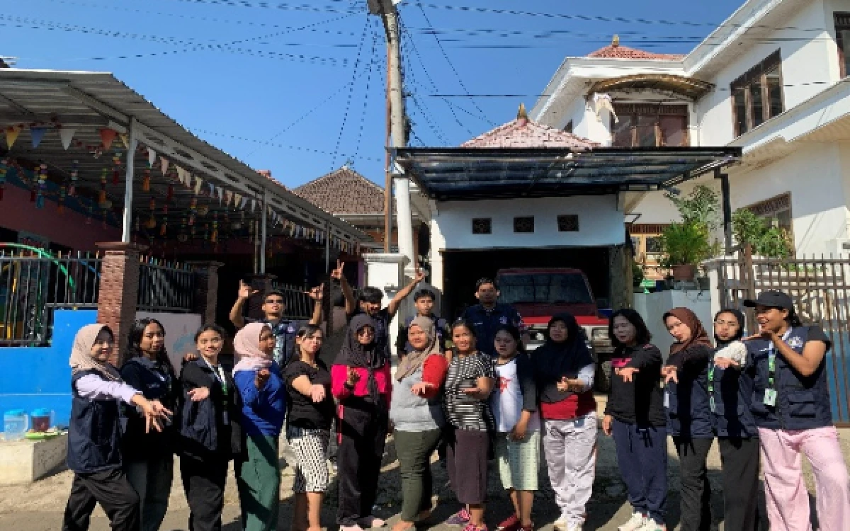 Thumbnail Berita - Jentik Nyamuk hingga Asap Rokok Jadi Ancaman, Mahasiswa Unitri Malang Gencarkan PHBS di Wagir