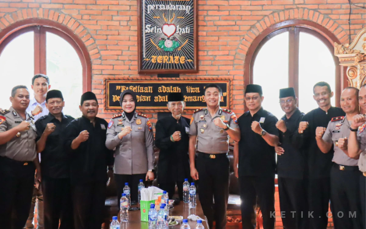 Thumbnail Berita - Kapolres Bojonegoro Gandeng PSHT Perkuat Harkamtibmas, Ajak Jaga Kerukunan Antarperguruan Silat