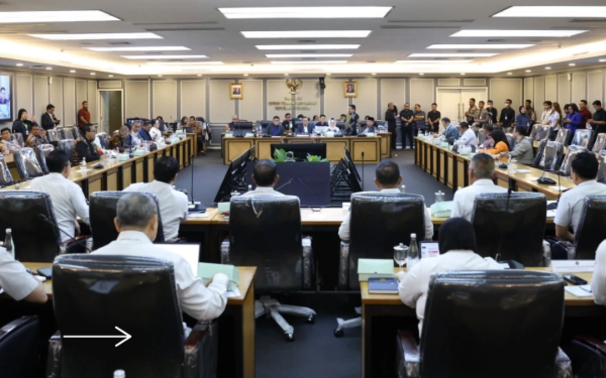 Thumbnail Berita - Tegas! DPR Desak Bongkar Bangunan Tak Sesuai Peruntukan di Lapas Cibinong