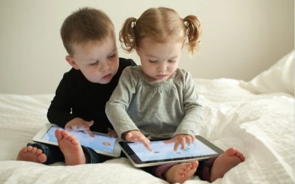 Thumbnail Anak Susah Lepas dari Gadget, Simak Solusinya 