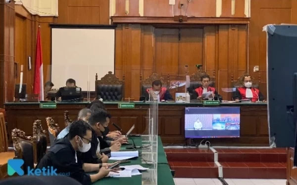 Thumbnail Ofisial Persebaya Ungkap Penyerangan di Stadion Kanjuruhan