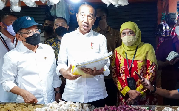Thumbnail Khofifah Dampingi Presiden Jokowi Sidak Harga Sembako di Pasar Wonokromo