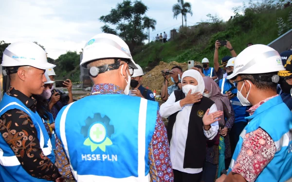Thumbnail Khofifah Apresiasi Gerak Cepat PLN Lakukan Transmisi Listrik di Madura