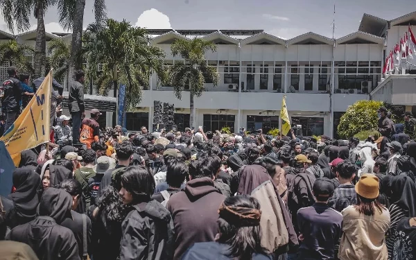 Thumbnail Warga Desa Getem Desak Pemkab Jember Tertibkan Tambak Modern