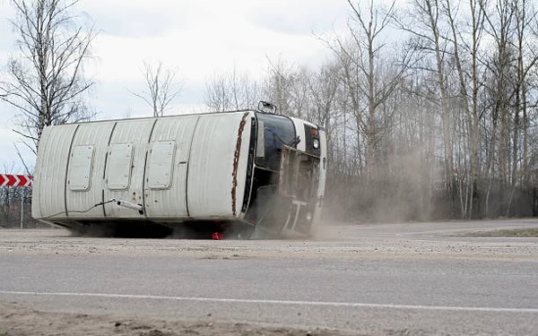 Thumbnail Bus Jemaah Umrah di Saudi Kecelakaan, 20 Orang Tewas