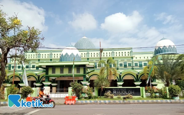 Masjid Agung Ar Raudlah, Mengikat Benang Sejarah Kota Kraksaan
