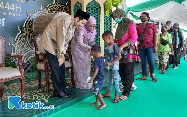 Thumbnail Gelar Open House Hari Kedua, Ribuan Masyarakat Padati Gedung Grahadi