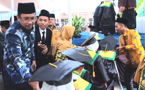 Gus Muhdlor: Wisuda Jangan Memberatkan, Pendidikan Harus Ikuti Era Digital