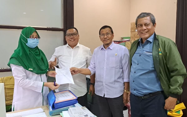 8 Dokumen Calon Rektor UIN KHAS Jember Diserahkan ke Kemenag