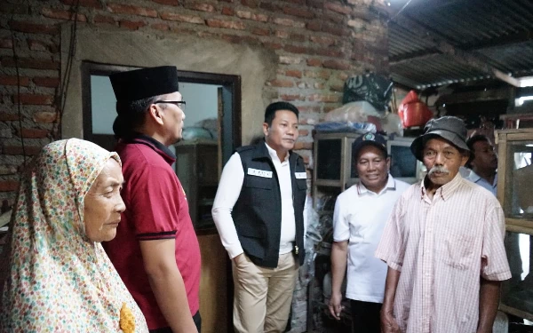 Kunjungi Rumah Lansia Miskin, Wabup Sidoarjo Subandi Minta Segera Direnovasi