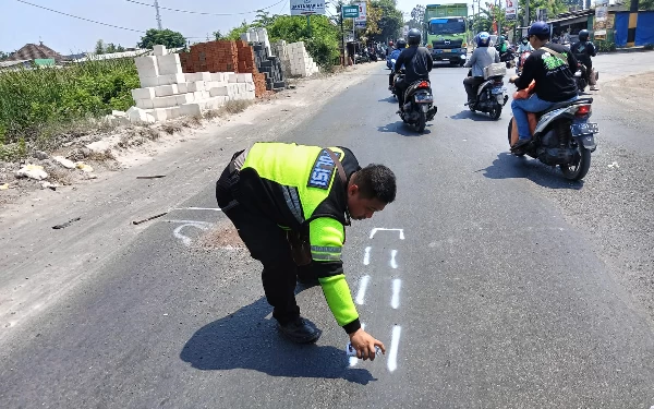 Thumbnail Adu Banteng di Jalanan Sidoarjo, Pengendara Motor Tewas di Lokasi