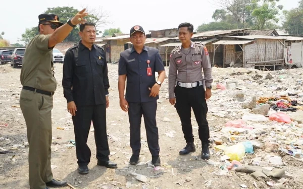 Thumbnail Gerak Cepat, BPBD Jatim Tangani Kebakaran TPA Randegan Mojokerto