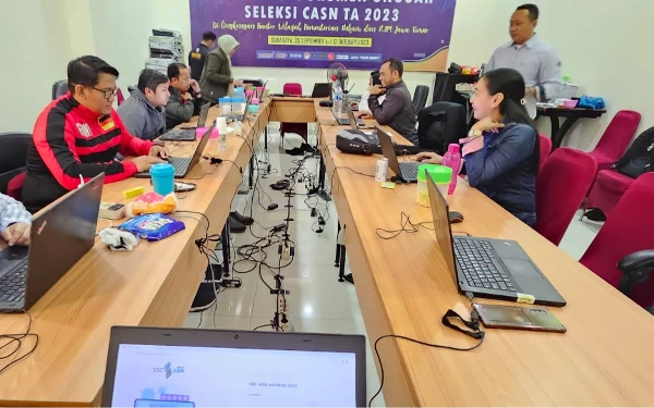 Thumbnail 18.537 Warga Jatim Berebut Jabatan 89 Posisi CPNS Penjaga Tahanan Kemenkumhan Jatim