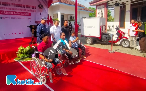 Thumbnail Disabilitas Jember Terima Bantuan Sepeda Motor Khusus Kewirausahaan
