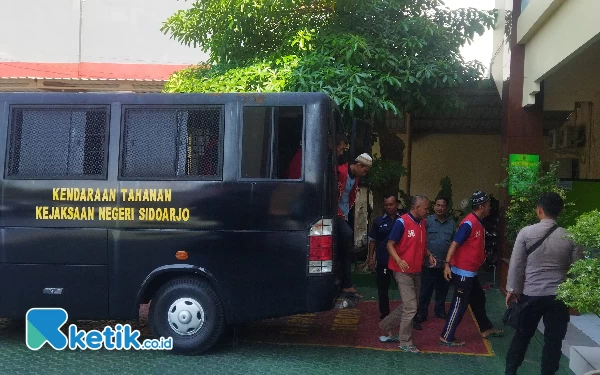 Thumbnail Dokkk! Hakim PN Sidoarjo Jatuhkan Vonis Mati ke Pengedar Sabu 1,5 Kg