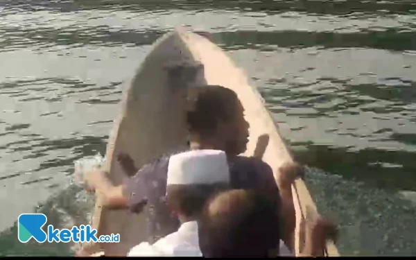 Tinjau Lokasi Budi Daya, Sekda Halmahera Selatan Arungi Laut dengan Katinting