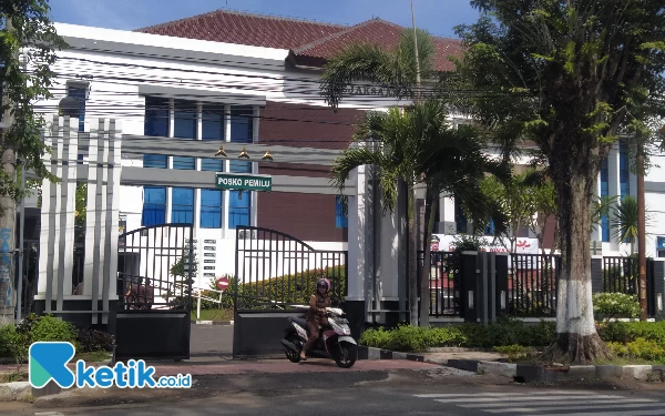 Thumbnail Pasca OTT KPK di Bondowoso, Kejari Pastikan Layanan Masyarakat Berjalan Normal