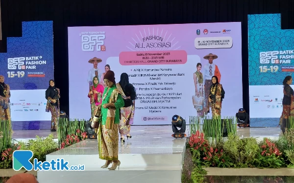 Thumbnail Lestarikan Wastra Nusantara, BFF 2023 Gelar Fashion Show Warna-Warni Nusantara