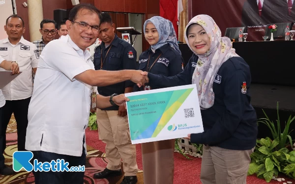 Thumbnail Pertama di Indonesia, Pemkab Bandung Beri BPJS Ketenagakerjaan Gratis bagi Penyelenggara Pemilu 2024