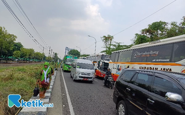 Thumbnail Wow! Parkir Bus Temu Muslimat NU Se-Indonesia Mengular hingga 7 KM