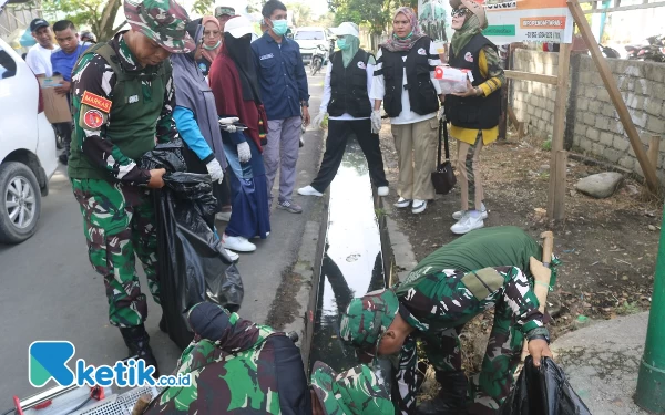 Laksanakan Perintah KASAD, Kodim 1509/Labuha Sinergi Lintas Sektor Bersihkan Lingkungan dan Tanam Pohon
