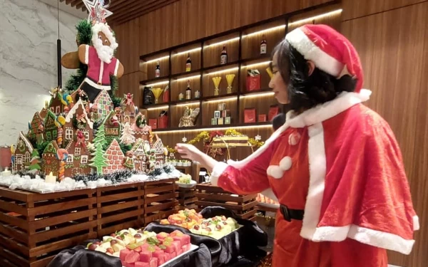 Thumbnail Sambut Nataru 2023, Whiz Luxe Hotel Surabaya Gelar Wonderful Candyland Christmas