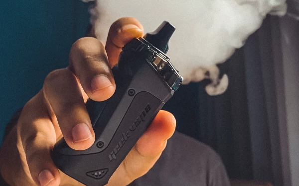 Thumbnail Mengandung Nikotin, Penggunaan Vape Sama Bahayanya dengan Rokok Konvensional