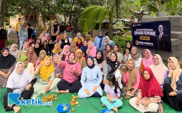Thumbnail Warga Sawangan Dukung Idris Sandiya Lewat Nasi Liwet