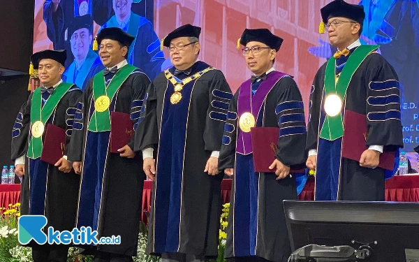 Thumbnail Universitas Ciputra Surabaya Kukuhkan 4 Guru Besar Baru