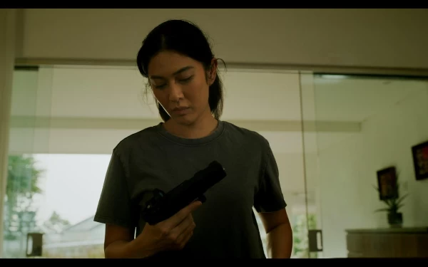 Thumbnail Perankan Ratu Adil, Dian Sastrowardoyo Tampilkan Karakter Berbeda