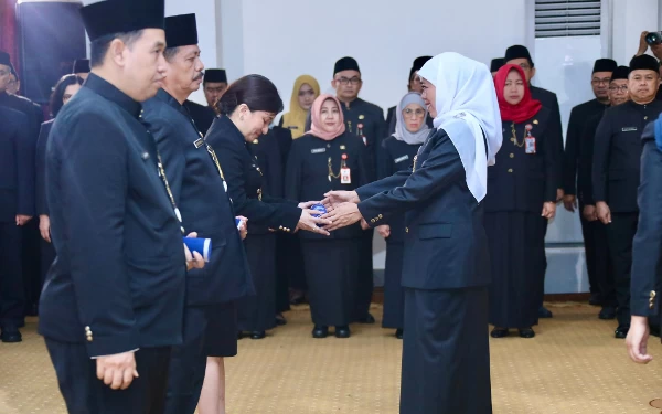 160 Pejabat Adminstrator Eselon III Dilantik, Ini Pesan Gubernur Khofifah