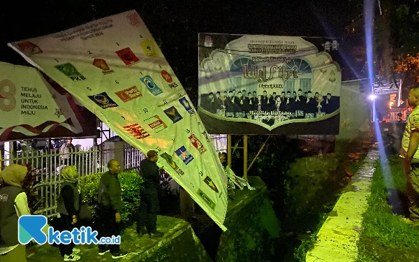 Thumbnail Masa Tenang, KPU Bondowoso Turunkan APK