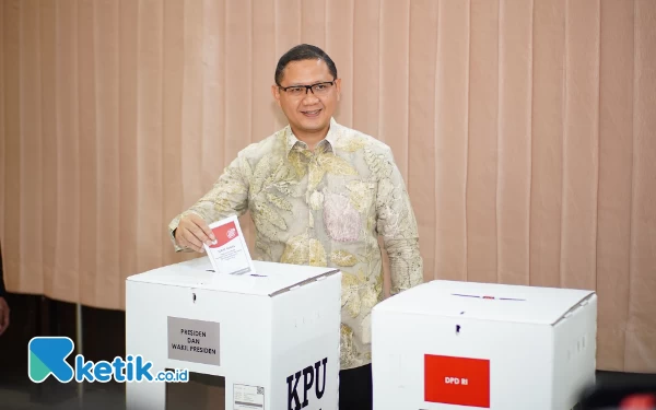 Thumbnail Pastikan Pemilu Lancar, Pj Wali Kota Batu Salurkan Hak Pilih di Kota Batu