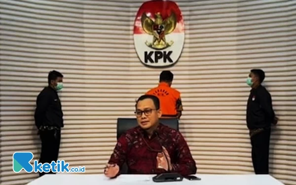 Thumbnail Lanjutan OTT Sidoarjo, KPK Tahan Kepala Badan Pajak Sidoarjo dan Terus Dalami Penyidikan